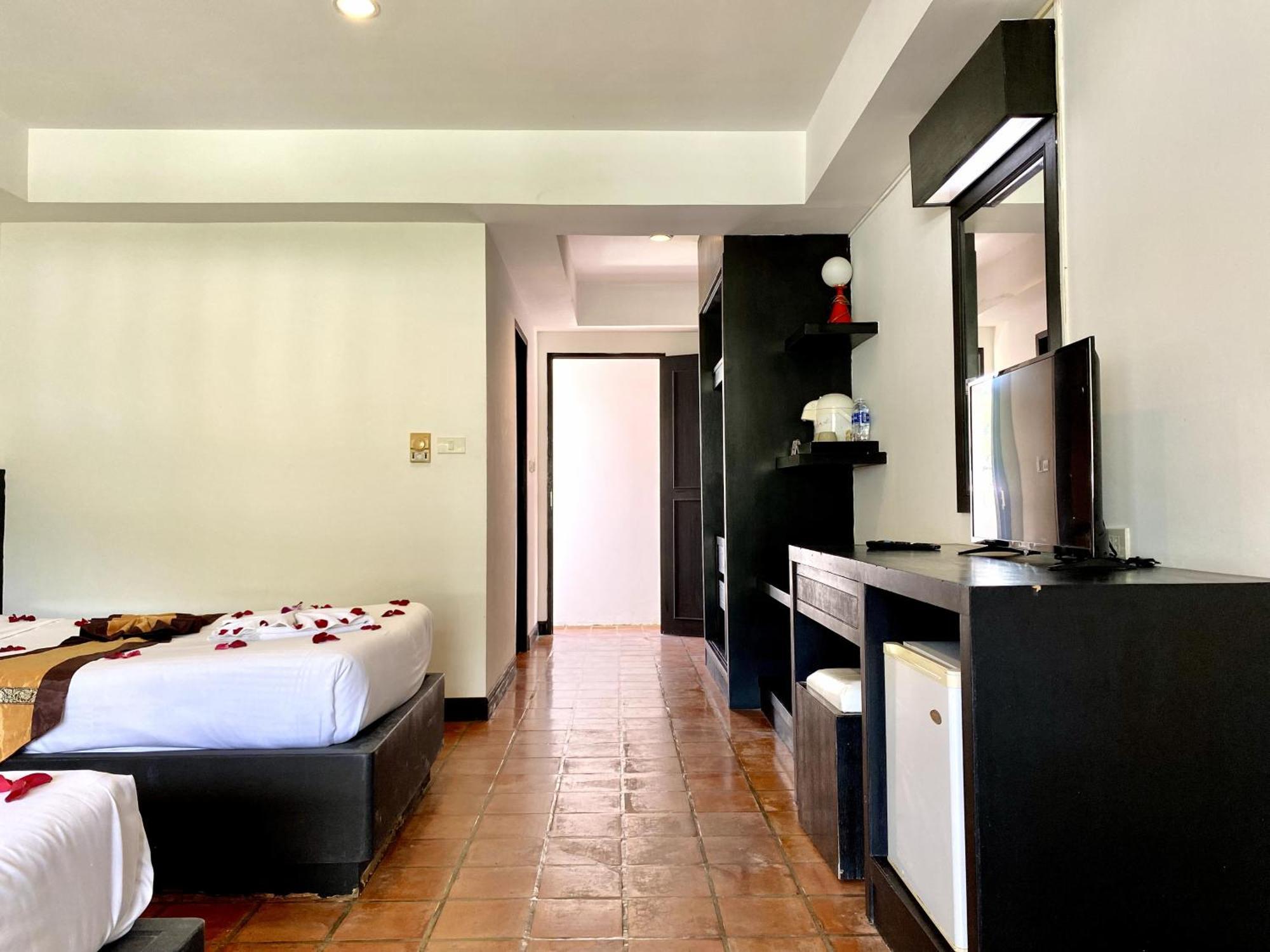 H.R.K.Resort Patong Buitenkant foto