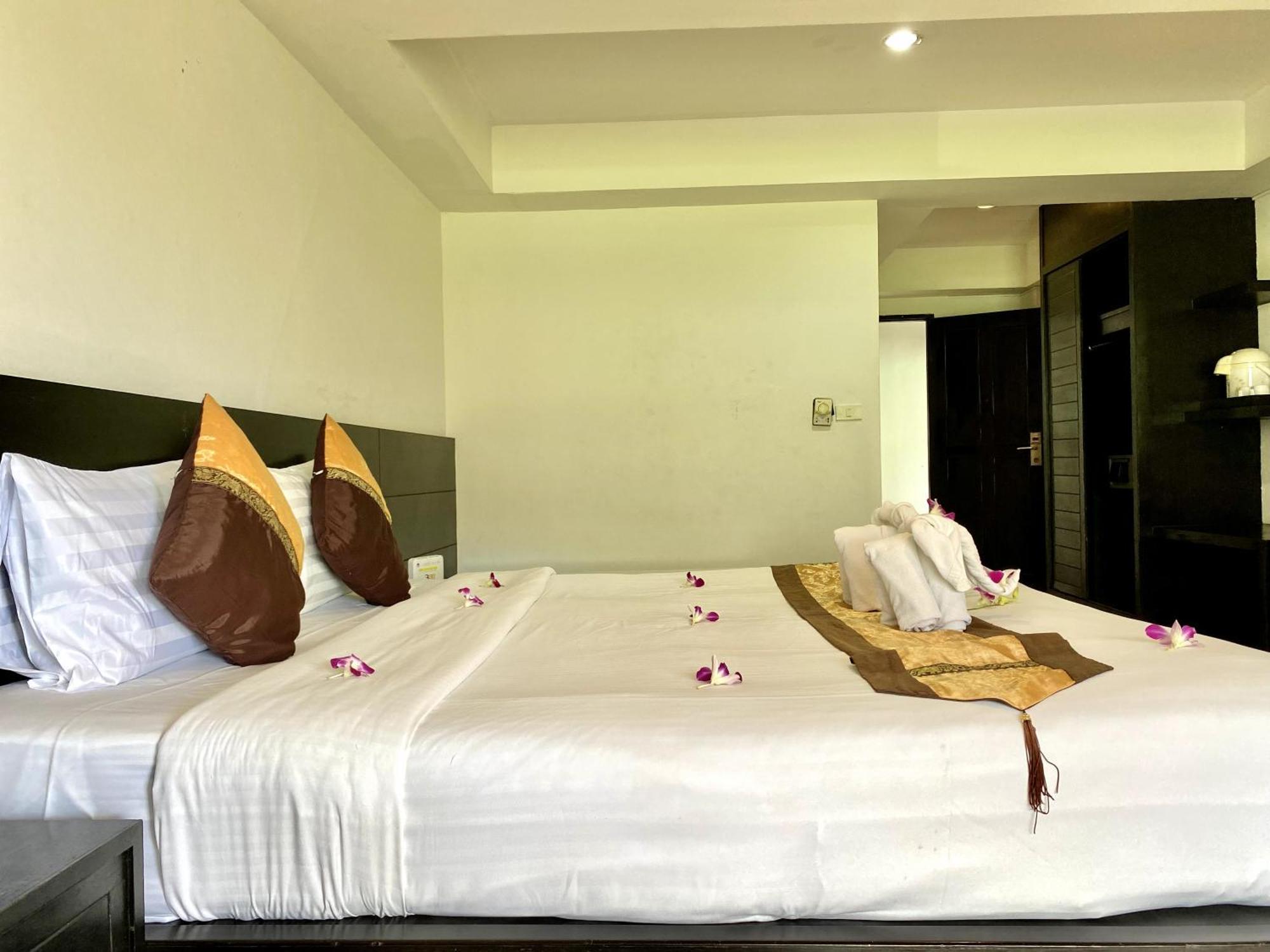H.R.K.Resort Patong Buitenkant foto
