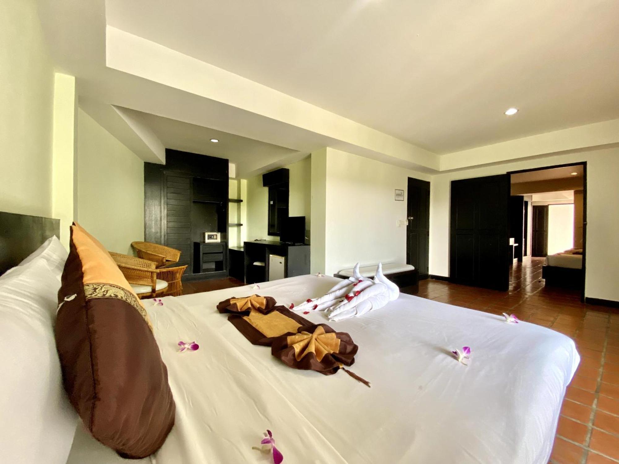 H.R.K.Resort Patong Buitenkant foto